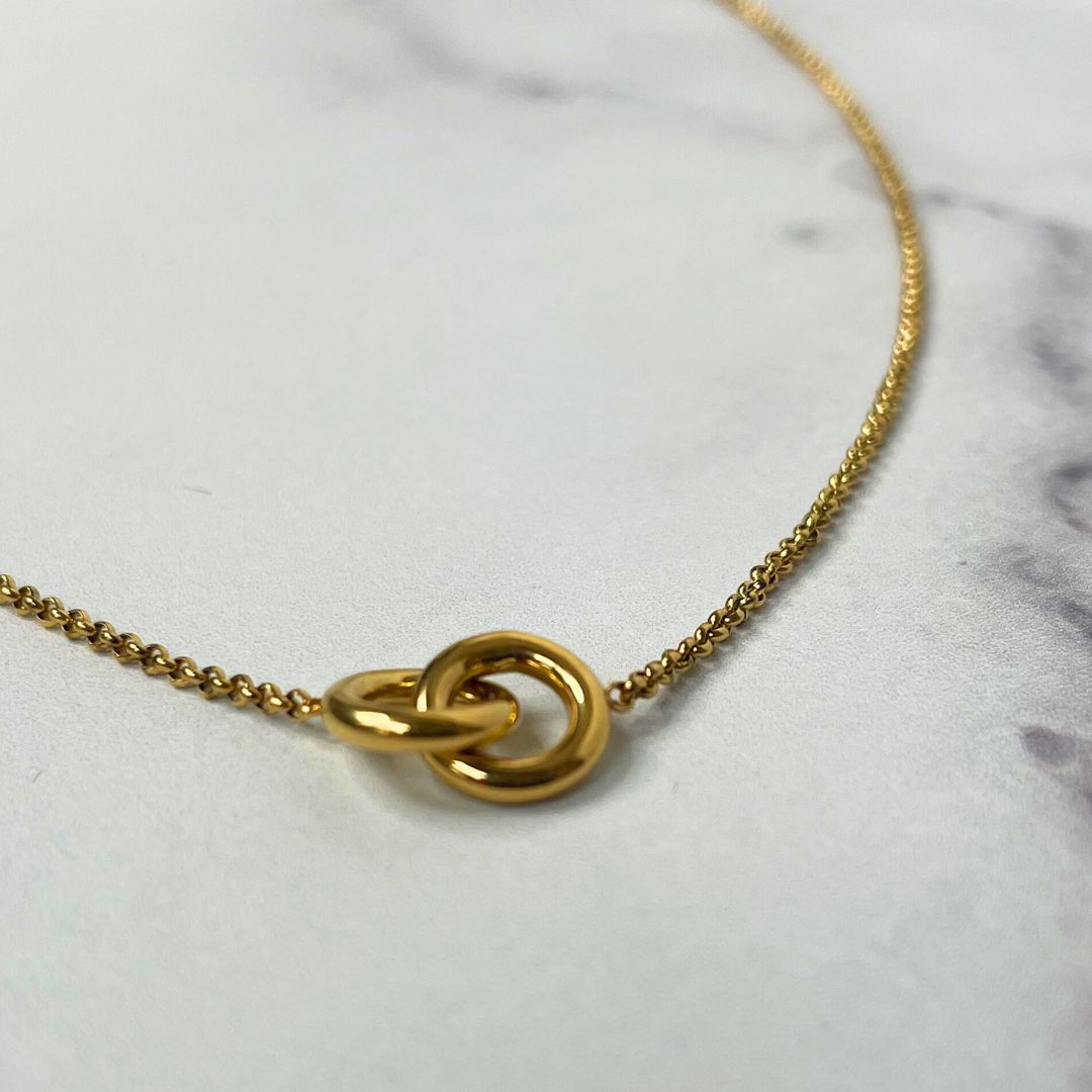 Delicate Pendant Necklace